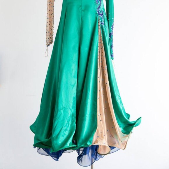 Dress - Picture 3 of 4